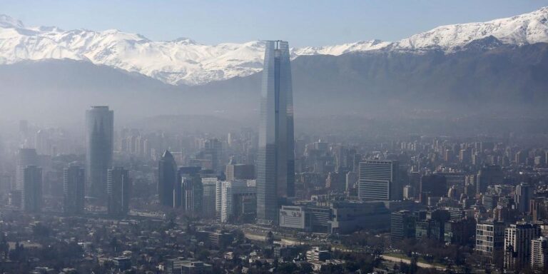 Tras leve mejora en calidad del aire: Decretan Alerta Ambiental Preventiva en la RM