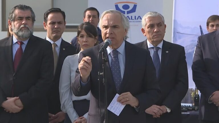 Ministro Chadwick anuncia exigencia de reporte contable trimestral a Carabineros y PDI