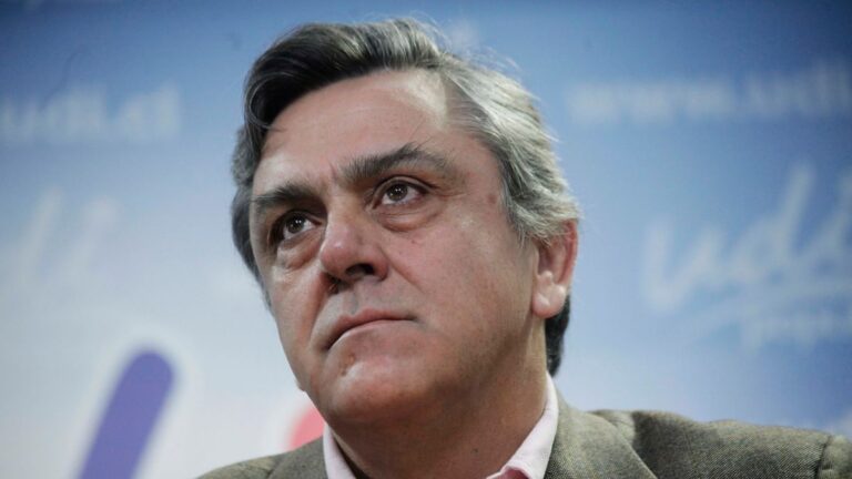 Longueira renunció a la UDI y a la posibilidad de ser constituyente: Acusó 
