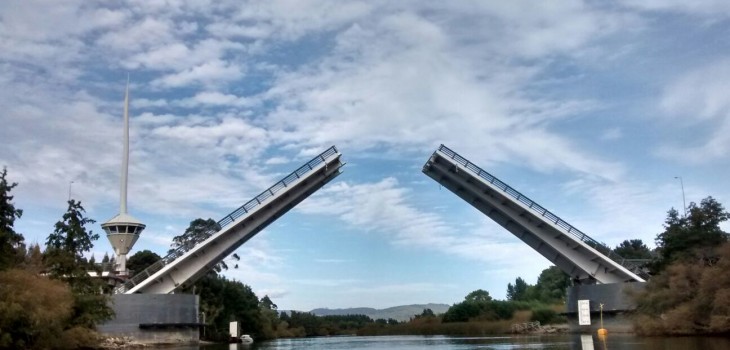 El Puente Cau Cau levanta sus brazos este domingo