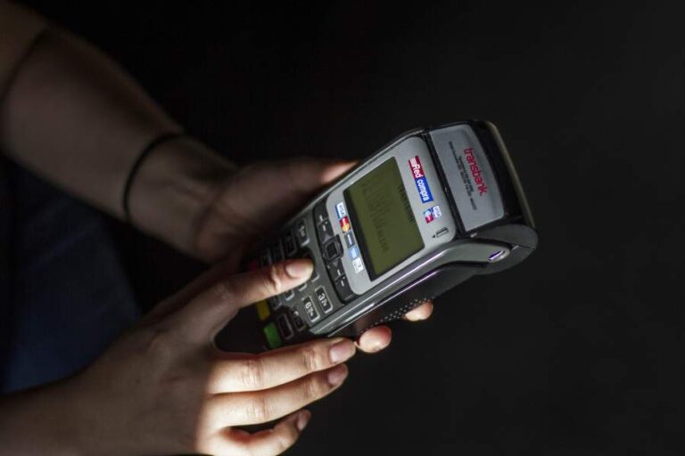 Termina la huelga: Transbank y sindicato de trabajadores logran acuerdo