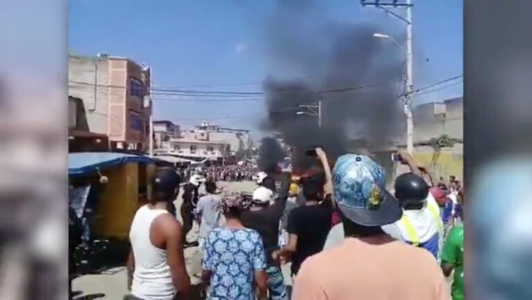 Una turba linchó a muerte a tres personas por un rumor