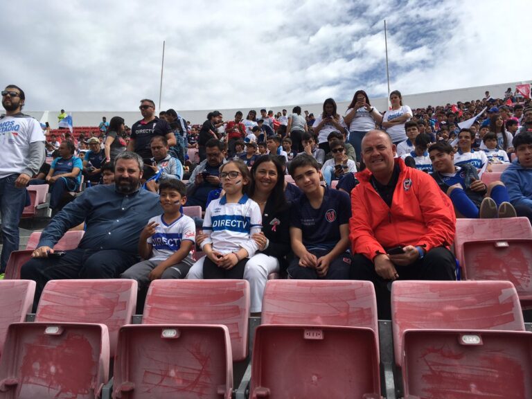Hinchada Mixta debuta en el clásico universitario de la mano de la ANFP