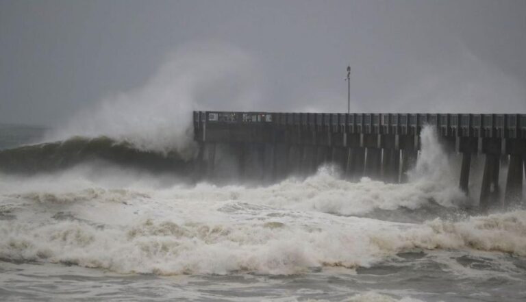 Huracán Michael tocó tierra en Estados Unidos con vientos de 250 km/h