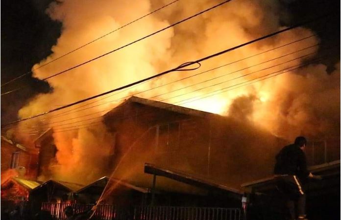 Incendio en Valparaiso: 6 casas destruidas y 30 damnificados