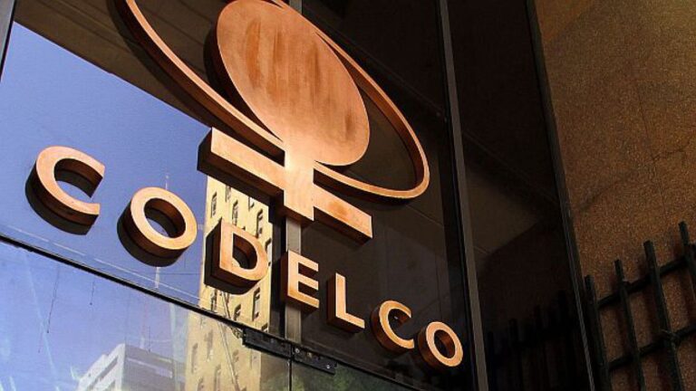Desde ofertas de trabajo hasta inversiones: Codelco alerta por estafa que circula en redes sociales