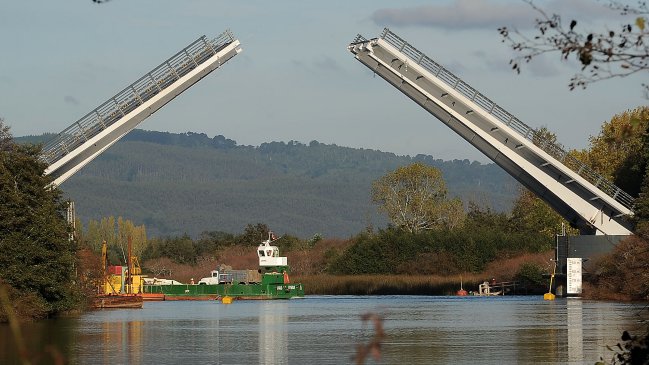 Puente Cau Cau vuelve a levantar sus brazos este sábado