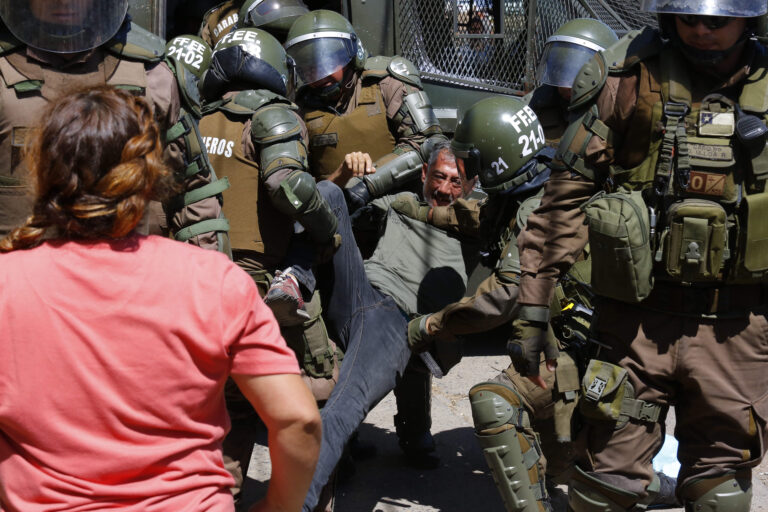 Acto oficial de Sebastián Piñera fue interrumpido por manifestaciones a favor de Camilo Catrillanca