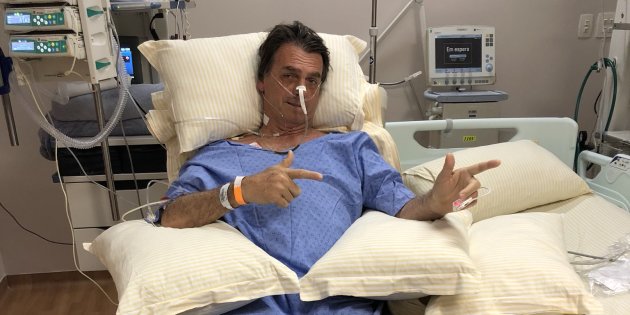 Médicos aplazan cirugía que reconstruirá el tránsito intestinal de Jair Bolsonaro