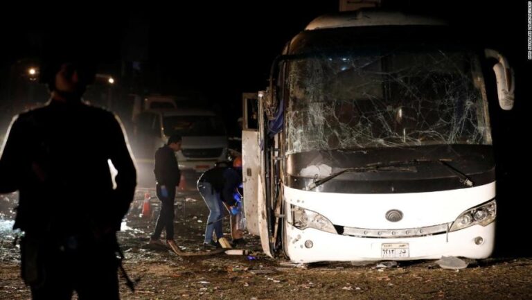 Egipto mata a 40 supuestos terroristas tras el atentado en las pirámides de Guiza