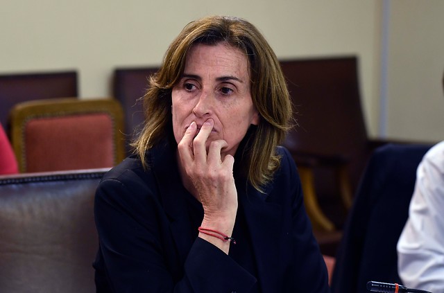 Ministra Cubillos pide respetar libertad de los estudiantes que rechazaron leer a Lemebel