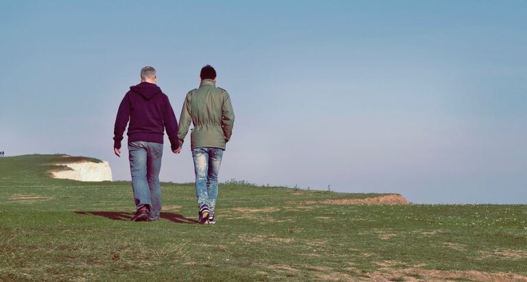 La app de citas Grindr comparte el estado de VIH de sus usuarios con otras compañías