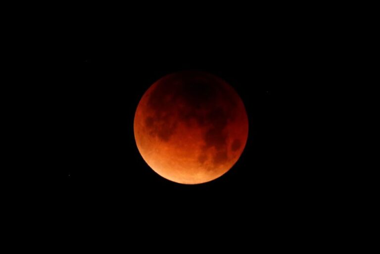 Hora, fecha y lugar: Desde dónde ver la increíble superluna roja que se apreciará en Chile este 2019