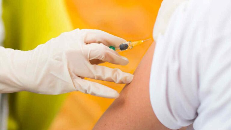 ¿Podría la vacuna devolvernos a la normalidad? No todavía