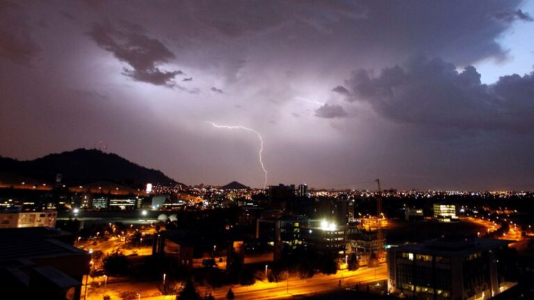 Dirección Meteorológica emite aviso de probables tormentas eléctricas en zona centro sur del país