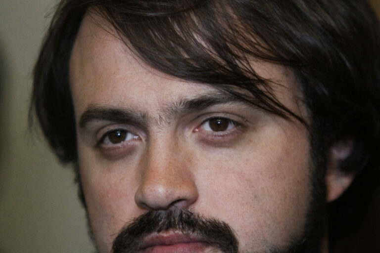 Sharp en la mira de Contraloría: Investigan proselitismo por mal uso de su slogan en Valparaíso