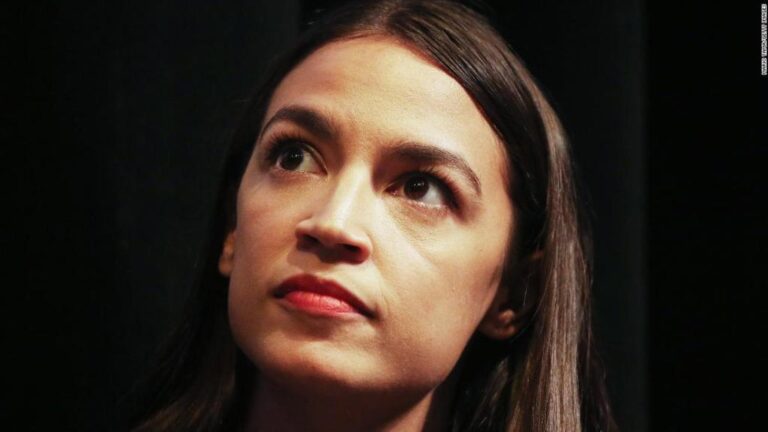 AOC no descarta violencia de grupos de ultraderecha tras elecciones presidenciales