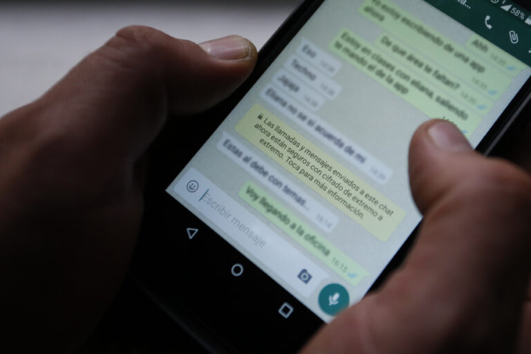 Te quieren robar: Así funciona el virus de WhatsApp que puede extraer tus datos bancarios
