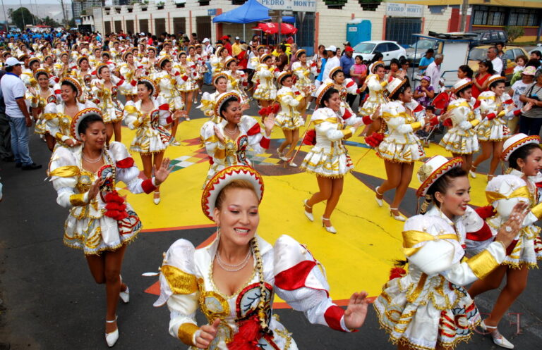 Todo lo que tienes que saber del Carnaval Andino, la fiesta que une a los pueblos de Chile y Bolivia