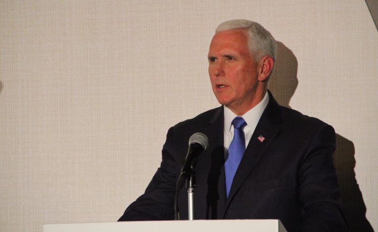 Pence anuncia nuevas sanciones de EE.UU. al gobierno venezolano y reitera que 