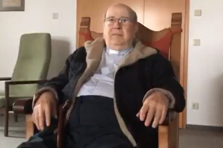 Ex obispo Cox no llegó a careo con denunciante: Defensa acusó descompensación y demencia senil