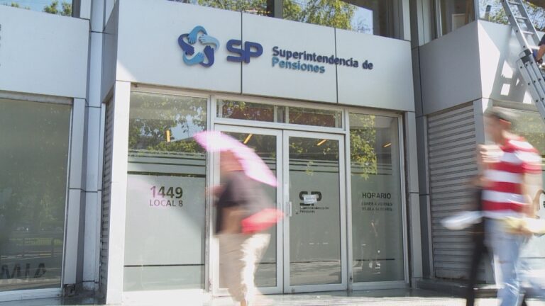 Cadem: 94% de los chilenos cree necesario una reforma a las AFP y Piñera sigue con 80% de desaprobación