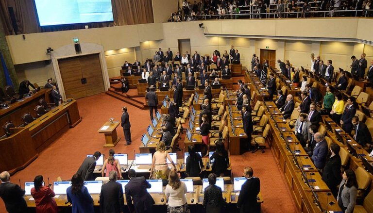 Tiempo de tramitación legislativa disminuyó de 2 años a 15 días promedio desde el 18-O