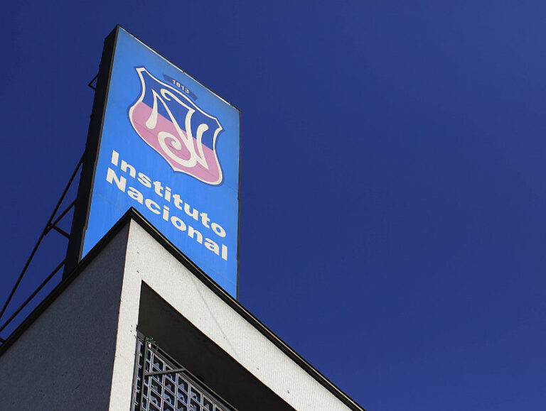 Instituto Nacional continuará siendo exclusivo para hombres