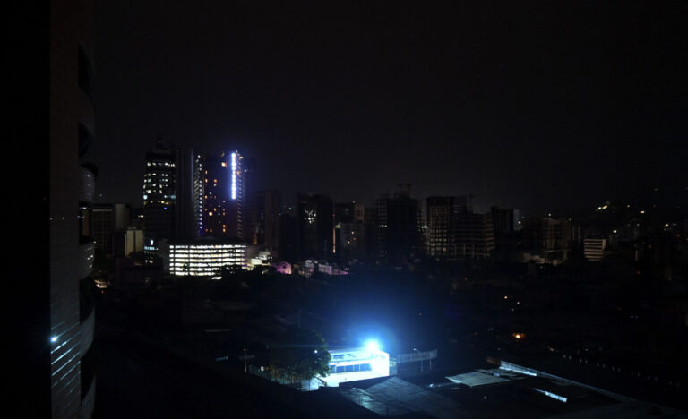 El segundo en menos de dos semanas: Un apagón afecta diferentes partes de Guatemala, Honduras y El Salvador