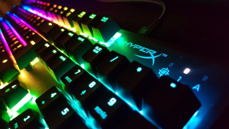 ¿Sirve realmente un teclado mecánico? El Alloy FPS RGB  de HyperX es un arma filosa sólo para los expertos