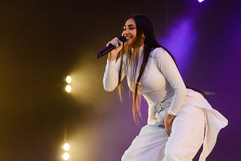 Paloma Mami logra récord histórico de audiencia en TV por Lollapalooza Chile