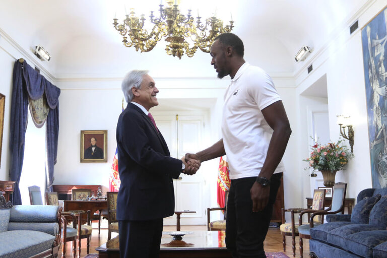 Más rápido que Bolt: Este es el meme que Piñera le regalo al hombre más veloz del mundo