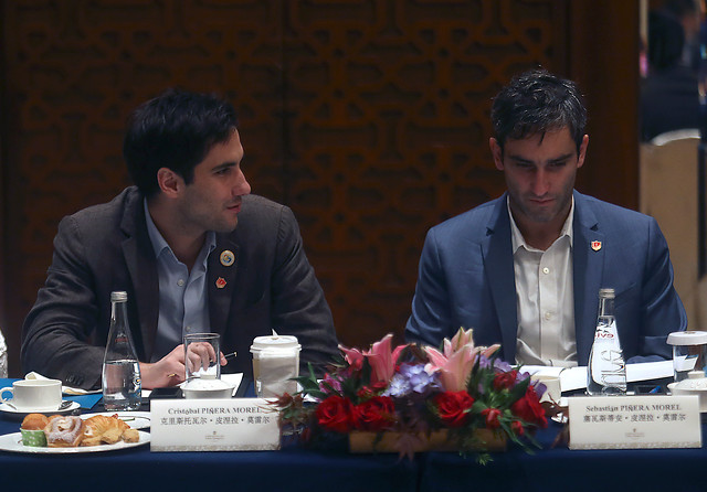 Hijos de Sebastián Piñera participan de reunión con líderes de empresas de tecnología en China