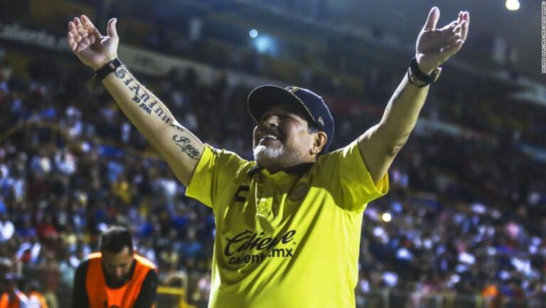Cuerpo de Maradona es trasladado a la morgue para realizar autopsia y confirmar causa de muerte