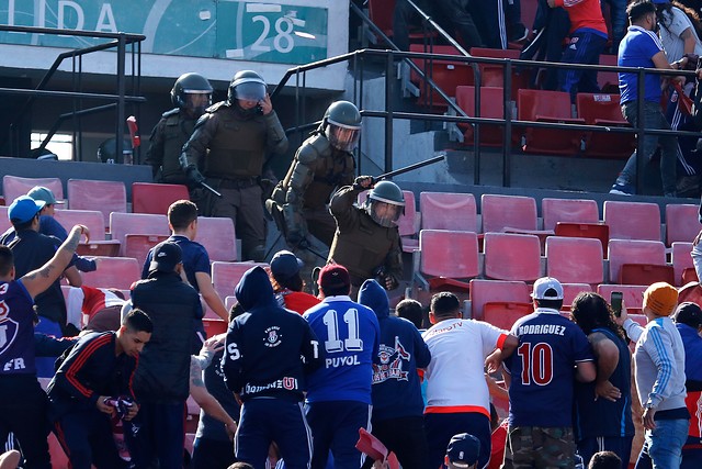 Los incidentes de la previa: Fuerzas especiales interrumpieron el súper clásico entre Universidad de Chile y Colo Colo