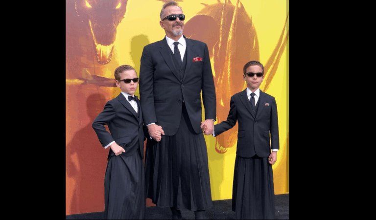 Miguel Bosé y sus dos hijos se presentaron usando falda en el estreno de Godzilla