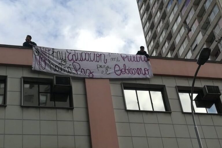 Producto de las tomas: Liceos de Santiago terminarán el año escolar el 15 de enero