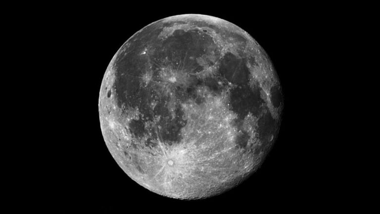 ¿Por qué la Luna tiene manchas? Misión de la Nasa lo revela
