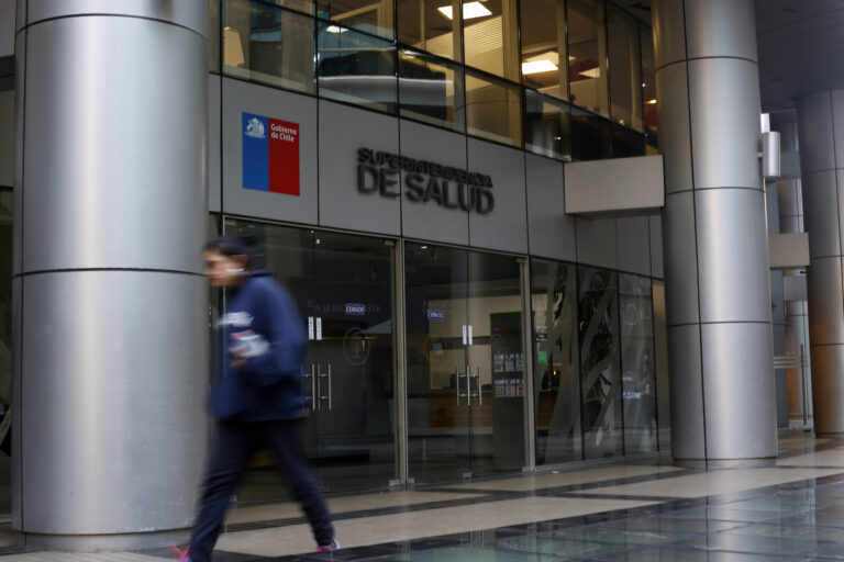 Superintendencia de Salud fijó como límite un 7,6% para el alza de planes de las isapres
