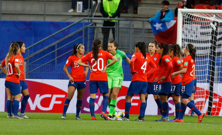 La Roja resistió hasta casi el final, pero ni las atajadas de Tiane Endler evitaron la derrota ante Suecia