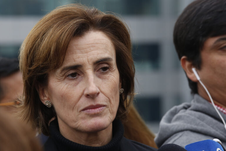 La respuesta de Marcela Cubillos tras ser increpada en el Cementerio General