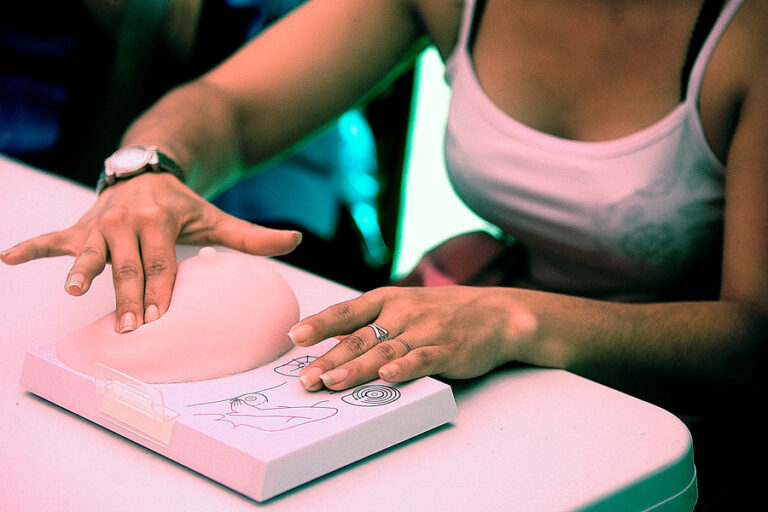 ¿Realmente aumenta el riesgo de cáncer mamario si me someto a un implante?