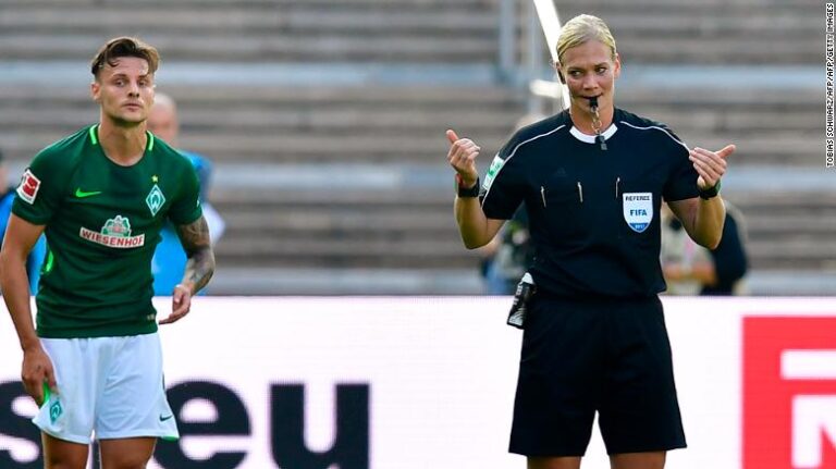 Lista para hacer historia: Stephanie Frappart dice no temerle a nada antes de arbitrar la Supercopa de la UEFA