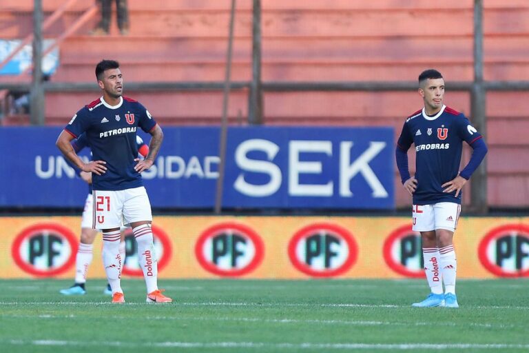 Jugadores de la U se quedan sin shampoo en los camarines por crisis económica