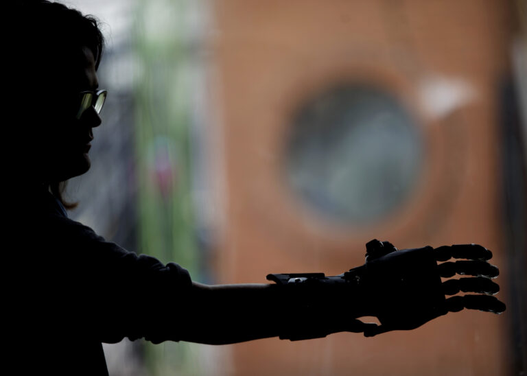 Desarrollan prótesis que permiten devolver el sentido del tacto