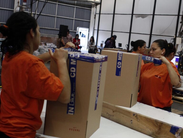 Tendencia al alza: Salarios crecen 5% en un año y brecha de género disminuye