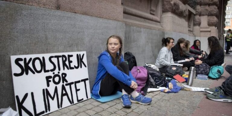 Visitar Quintero y un encuentro con jóvenes: Los planes que se preparan para la visita de Greta Thunberg a Chile