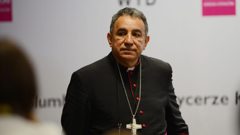 Iglesia católica separa de sus funciones a tres sacerdotes por presuntos pagos por servicios sexuales en Panamá