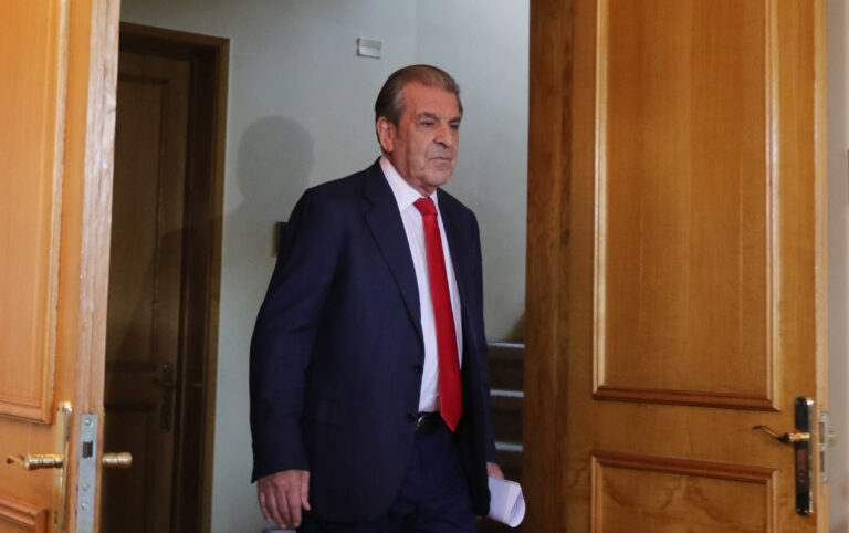 El ex presidente Frei se querelló por cinco delitos contra su hermano Francisco