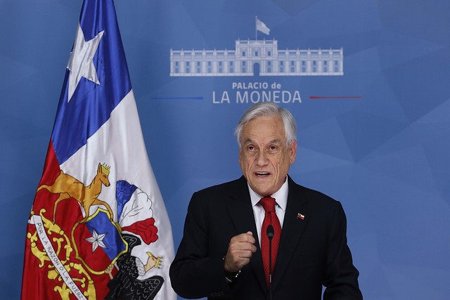 Presidente Piñera anuncia suspensión del alza en las tarifas del Metro